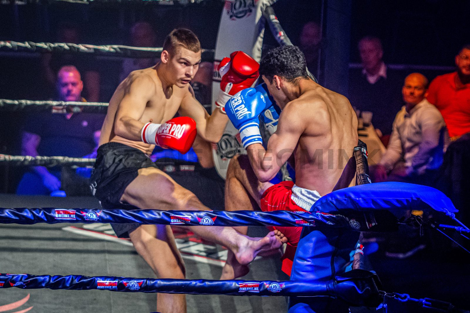 In Rabotheater De Meenthe vond de 10e editie van het vechtsportgala Battle Under The Tower plaats.