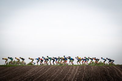 In Steenwijk is met 'de Klim van Steenwijk' het startschot gegeven voor de nationale skeelercompetitie. Bij de mannen was Bart Swings de winner, Marijke Groenewoud was dat bij de dames.