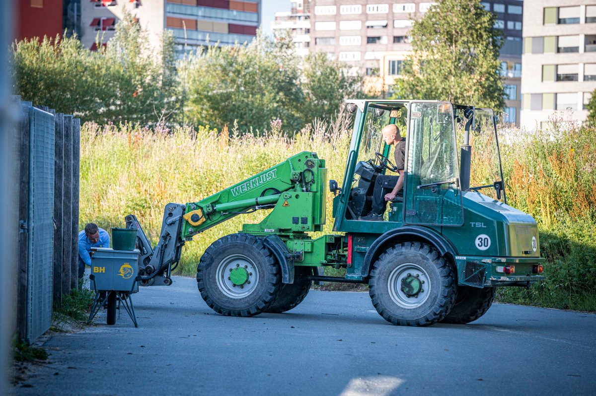 In een safari-truck is brand uitgebroken, midden in het verblijf met wilde dieren. Dat is het scenario van een grootscheepse oefening tussen het Noodhulpteam van het Rode Kruis, de brandweer en de BHV-organisatie van dierenpark Wildlands. Tientallen gewonden moesten door de hulpdiensten worden opgevangen en behandeld.