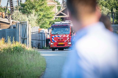In een safari-truck is brand uitgebroken, midden in het verblijf met wilde dieren. Dat is het scenario van een grootscheepse oefening tussen het Noodhulpteam van het Rode Kruis, de brandweer en de BHV-organisatie van dierenpark Wildlands. Tientallen gewonden moesten door de hulpdiensten worden opgevangen en behandeld.