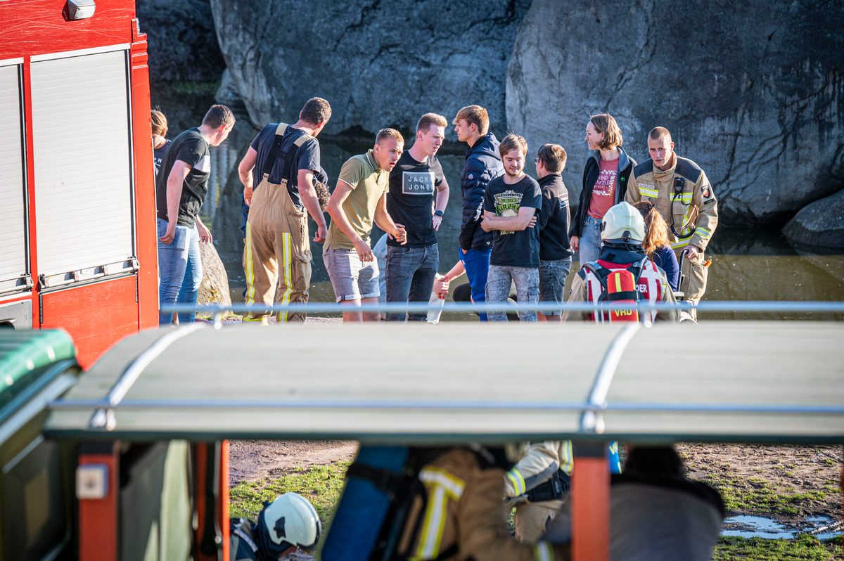 In een safari-truck is brand uitgebroken, midden in het verblijf met wilde dieren. Dat is het scenario van een grootscheepse oefening tussen het Noodhulpteam van het Rode Kruis, de brandweer en de BHV-organisatie van dierenpark Wildlands. Tientallen gewonden moesten door de hulpdiensten worden opgevangen en behandeld.
