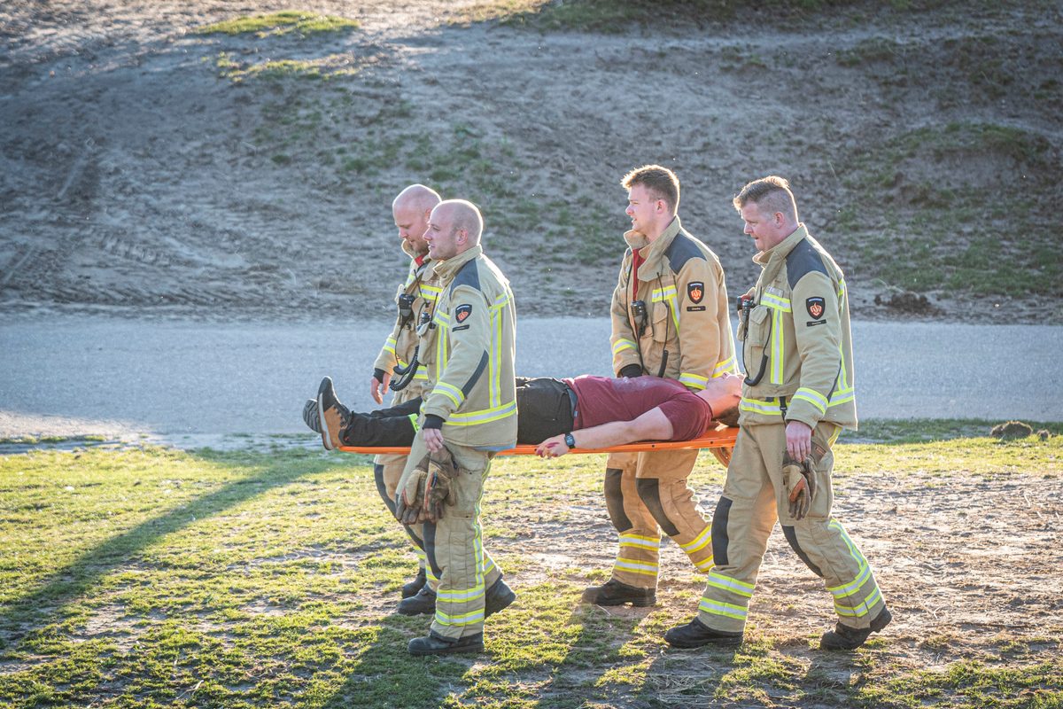 In een safari-truck is brand uitgebroken, midden in het verblijf met wilde dieren. Dat is het scenario van een grootscheepse oefening tussen het Noodhulpteam van het Rode Kruis, de brandweer en de BHV-organisatie van dierenpark Wildlands. Tientallen gewonden moesten door de hulpdiensten worden opgevangen en behandeld.
