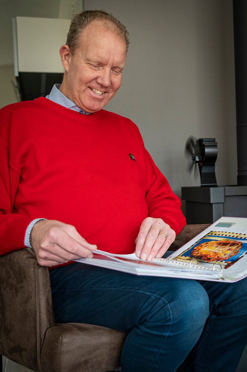 Voor Roelof Wolters is gezondheid het allergrootste goed. Dat besef is bij de 53-jarige verzekeringsadviseur in Tuk stevig verankerd, zeker nadat hij tot twee keer toe een ‘nieuwe’ nier heeft gekregen. Deze voor de mens onontbeerlijke organen, die eerst zijn echtgenote en 6 jaar later een goede vriend uit Steenwijkerland hem schonken, betekenden voor Roelof Wolters ‘een nieuw leven’.