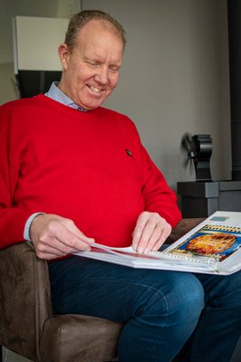 Voor Roelof Wolters is gezondheid het allergrootste goed. Dat besef is bij de 53-jarige verzekeringsadviseur in Tuk stevig verankerd, zeker nadat hij tot twee keer toe een ‘nieuwe’ nier heeft gekregen. Deze voor de mens onontbeerlijke organen, die eerst zijn echtgenote en 6 jaar later een goede vriend uit Steenwijkerland hem schonken, betekenden voor Roelof Wolters ‘een nieuw leven’.