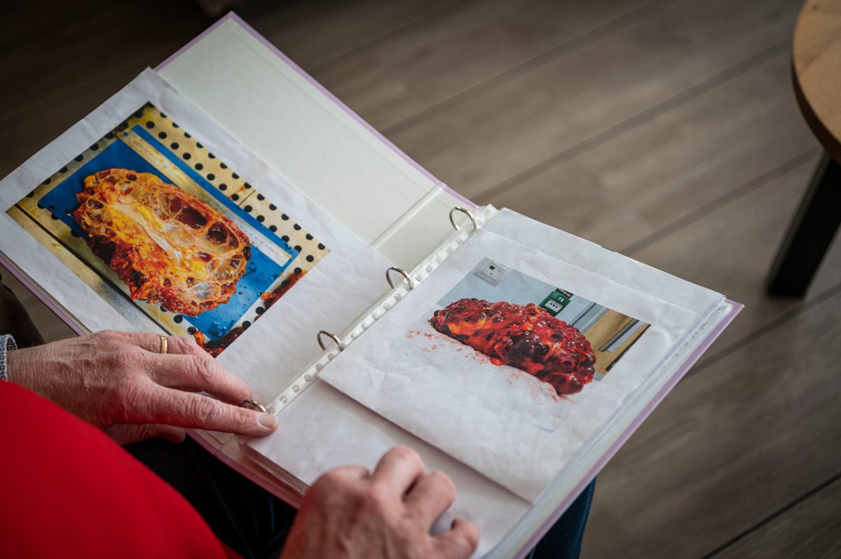 Voor Roelof Wolters is gezondheid het allergrootste goed. Dat besef is bij de 53-jarige verzekeringsadviseur in Tuk stevig verankerd, zeker nadat hij tot twee keer toe een ‘nieuwe’ nier heeft gekregen. Deze voor de mens onontbeerlijke organen, die eerst zijn echtgenote en 6 jaar later een goede vriend uit Steenwijkerland hem schonken, betekenden voor Roelof Wolters ‘een nieuw leven’.
