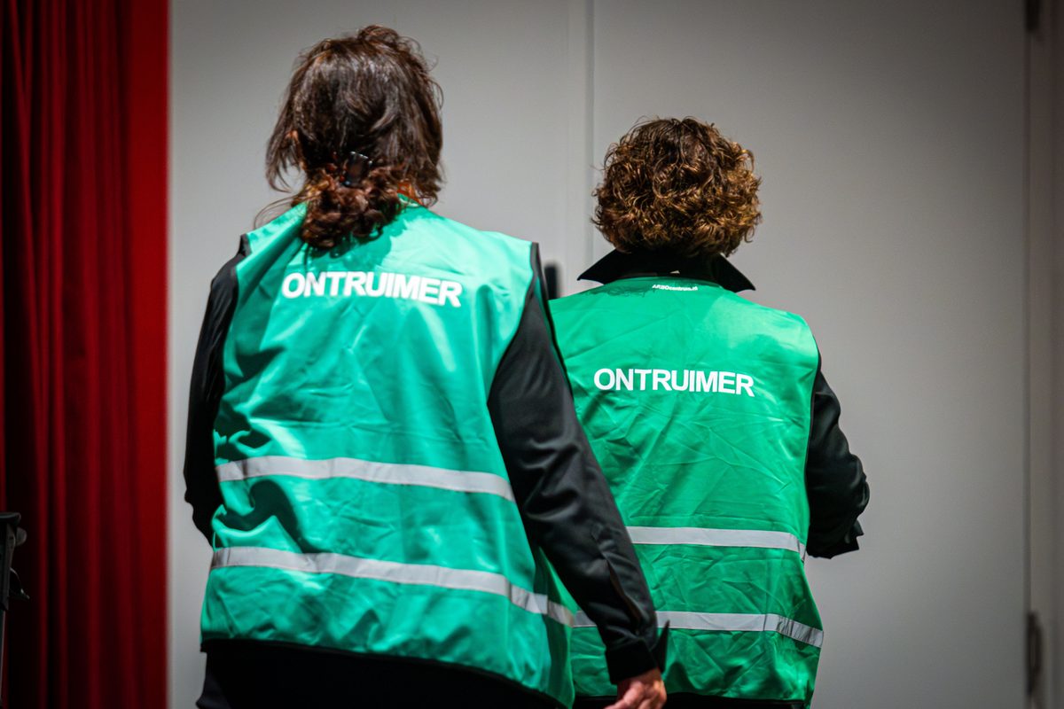 Achter de schermen van het ATLAS Theater in Emmen is door onbekende oorzaak een brand uitgebroken. Al snel blijkt de brand zich snel uit te breiden en zijn er meerdere (ernstig) gewonden. De zaal zat tijdens het uitbreken van de brand vol, waardoor de ambulancedienst, politie, brandweer en het Rode Kruis intensief hebben moeten samenwerken. In deze oefening werd door de diensten de samenwerking geoefend, om beter voor bereid te zijn op een echt incident.