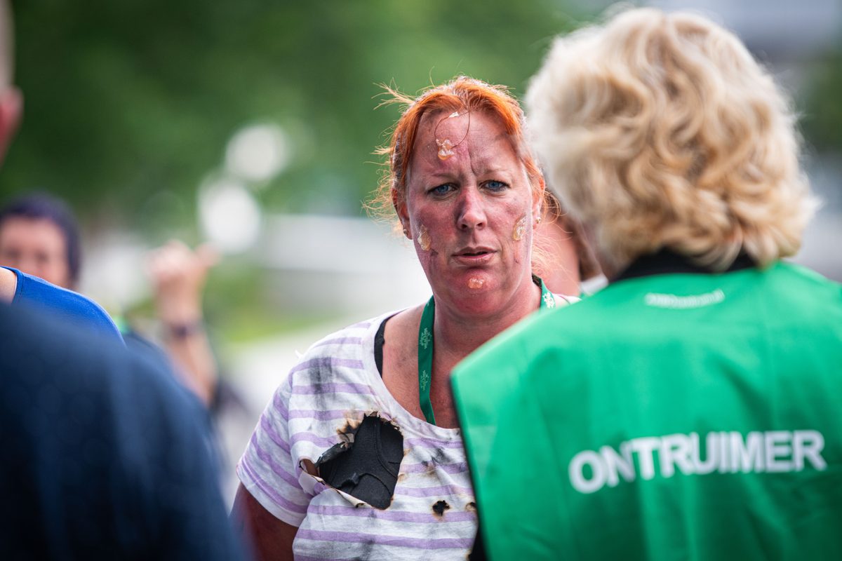 Achter de schermen van het ATLAS Theater in Emmen is door onbekende oorzaak een brand uitgebroken. Al snel blijkt de brand zich snel uit te breiden en zijn er meerdere (ernstig) gewonden. De zaal zat tijdens het uitbreken van de brand vol, waardoor de ambulancedienst, politie, brandweer en het Rode Kruis intensief hebben moeten samenwerken. In deze oefening werd door de diensten de samenwerking geoefend, om beter voor bereid te zijn op een echt incident.