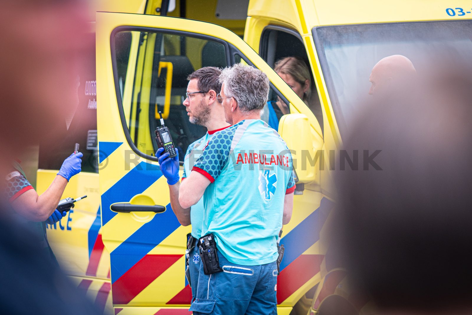 Achter de schermen van het ATLAS Theater in Emmen is door onbekende oorzaak een brand uitgebroken. Al snel blijkt de brand zich snel uit te breiden en zijn er meerdere (ernstig) gewonden. De zaal zat tijdens het uitbreken van de brand vol, waardoor de ambulancedienst, politie, brandweer en het Rode Kruis intensief hebben moeten samenwerken. In deze oefening werd door de diensten de samenwerking geoefend, om beter voor bereid te zijn op een echt incident.