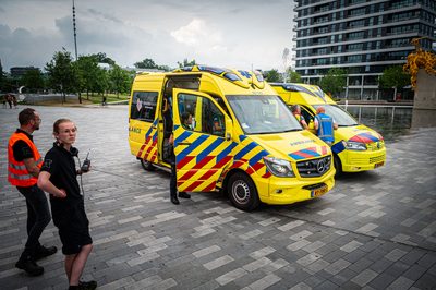 Achter de schermen van het ATLAS Theater in Emmen is door onbekende oorzaak een brand uitgebroken. Al snel blijkt de brand zich snel uit te breiden en zijn er meerdere (ernstig) gewonden. De zaal zat tijdens het uitbreken van de brand vol, waardoor de ambulancedienst, politie, brandweer en het Rode Kruis intensief hebben moeten samenwerken. In deze oefening werd door de diensten de samenwerking geoefend, om beter voor bereid te zijn op een echt incident.
