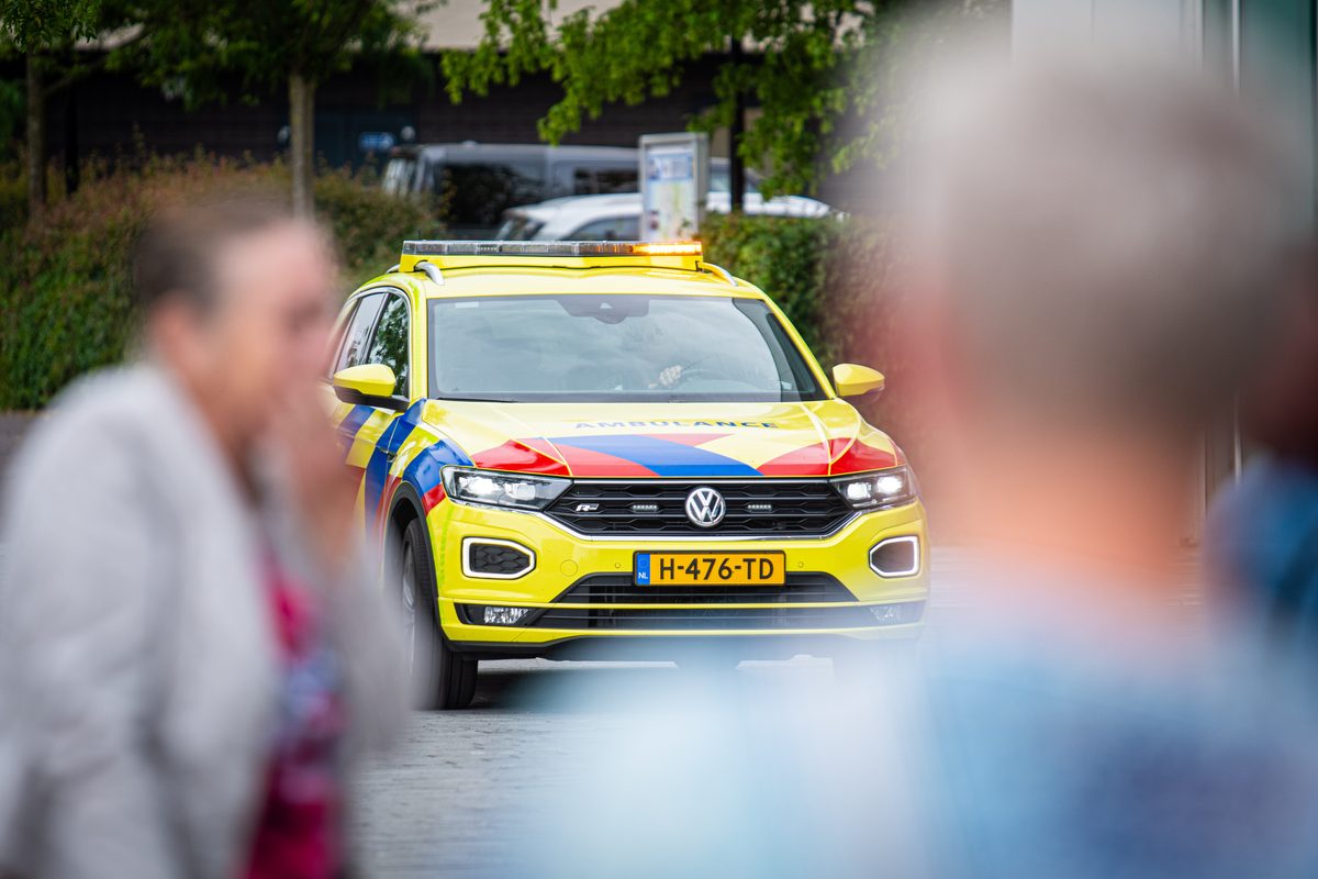 Achter de schermen van het ATLAS Theater in Emmen is door onbekende oorzaak een brand uitgebroken. Al snel blijkt de brand zich snel uit te breiden en zijn er meerdere (ernstig) gewonden. De zaal zat tijdens het uitbreken van de brand vol, waardoor de ambulancedienst, politie, brandweer en het Rode Kruis intensief hebben moeten samenwerken. In deze oefening werd door de diensten de samenwerking geoefend, om beter voor bereid te zijn op een echt incident.