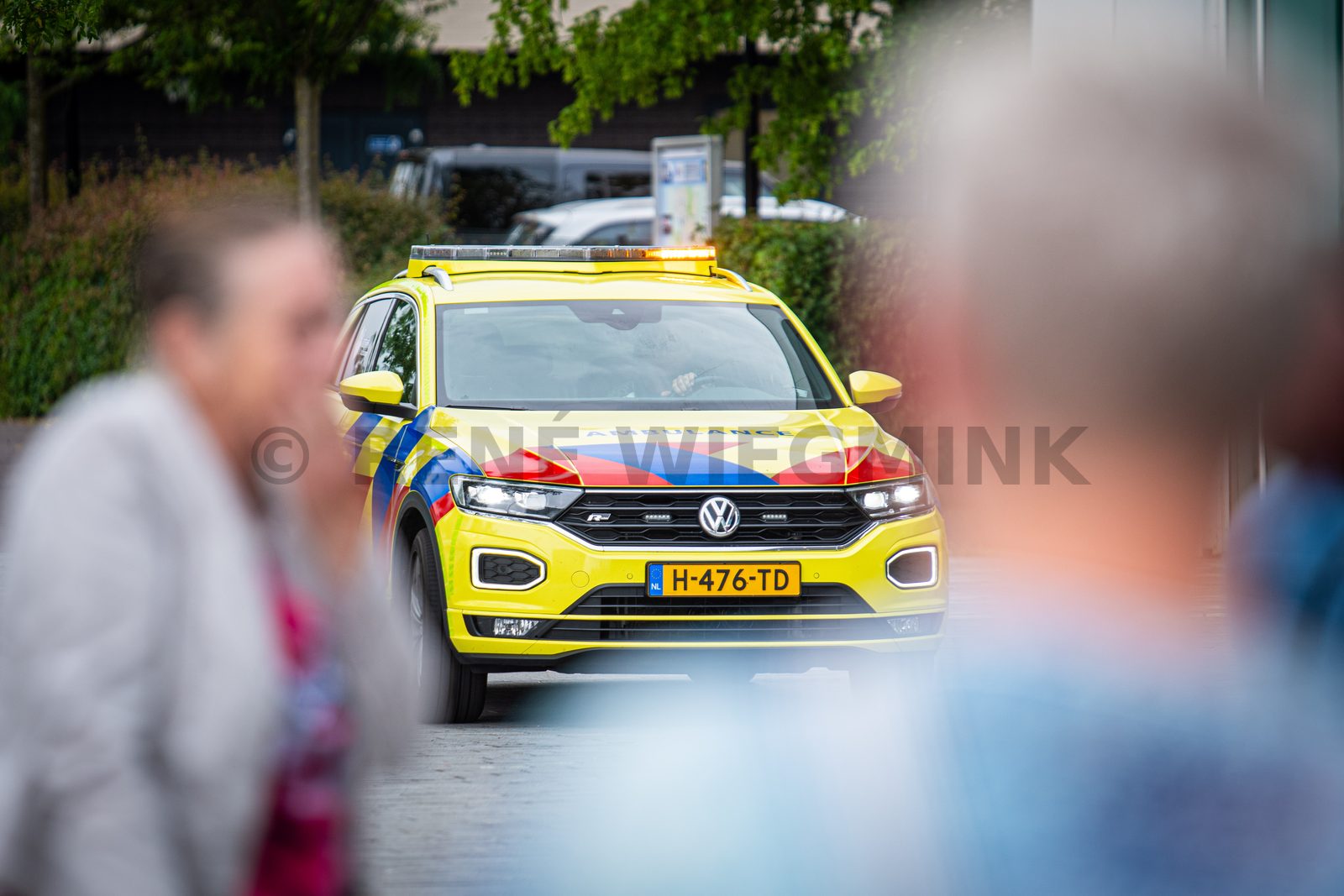 Achter de schermen van het ATLAS Theater in Emmen is door onbekende oorzaak een brand uitgebroken. Al snel blijkt de brand zich snel uit te breiden en zijn er meerdere (ernstig) gewonden. De zaal zat tijdens het uitbreken van de brand vol, waardoor de ambulancedienst, politie, brandweer en het Rode Kruis intensief hebben moeten samenwerken. In deze oefening werd door de diensten de samenwerking geoefend, om beter voor bereid te zijn op een echt incident.