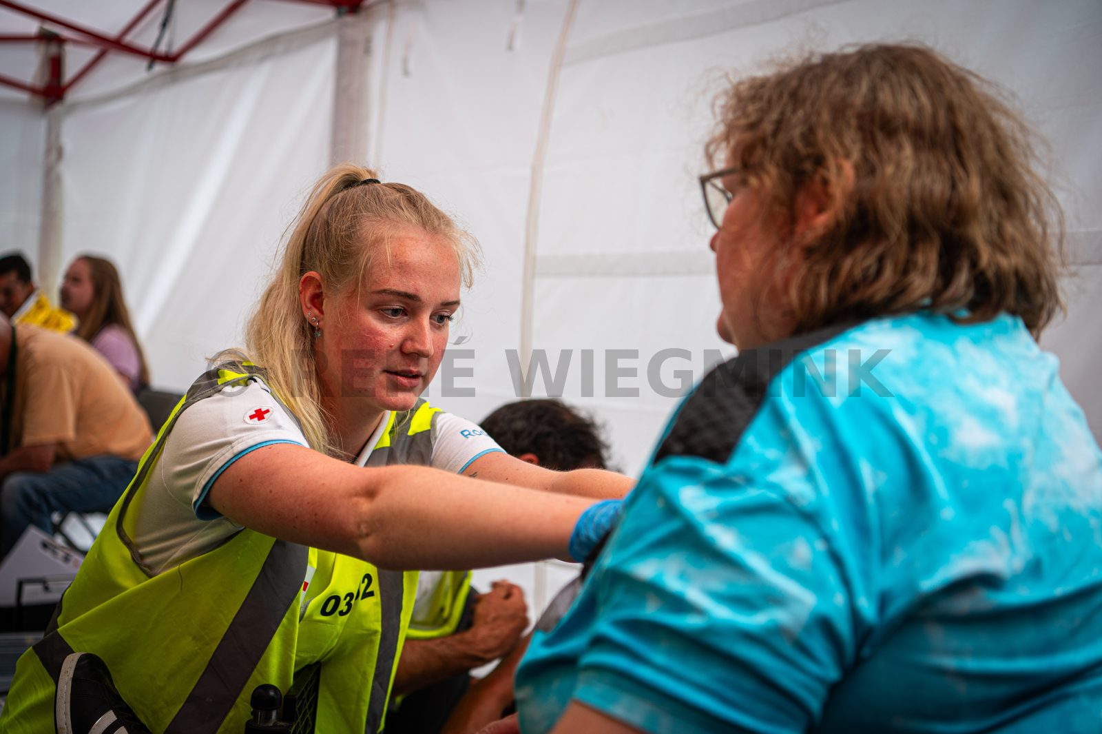 Achter de schermen van het ATLAS Theater in Emmen is door onbekende oorzaak een brand uitgebroken. Al snel blijkt de brand zich snel uit te breiden en zijn er meerdere (ernstig) gewonden. De zaal zat tijdens het uitbreken van de brand vol, waardoor de ambulancedienst, politie, brandweer en het Rode Kruis intensief hebben moeten samenwerken. In deze oefening werd door de diensten de samenwerking geoefend, om beter voor bereid te zijn op een echt incident.