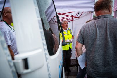 Achter de schermen van het ATLAS Theater in Emmen is door onbekende oorzaak een brand uitgebroken. Al snel blijkt de brand zich snel uit te breiden en zijn er meerdere (ernstig) gewonden. De zaal zat tijdens het uitbreken van de brand vol, waardoor de ambulancedienst, politie, brandweer en het Rode Kruis intensief hebben moeten samenwerken. In deze oefening werd door de diensten de samenwerking geoefend, om beter voor bereid te zijn op een echt incident.