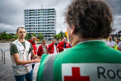 Achter de schermen van het ATLAS Theater in Emmen is door onbekende oorzaak een brand uitgebroken. Al snel blijkt de brand zich snel uit te breiden en zijn er meerdere (ernstig) gewonden. De zaal zat tijdens het uitbreken van de brand vol, waardoor de ambulancedienst, politie, brandweer en het Rode Kruis intensief hebben moeten samenwerken. In deze oefening werd door de diensten de samenwerking geoefend, om beter voor bereid te zijn op een echt incident.