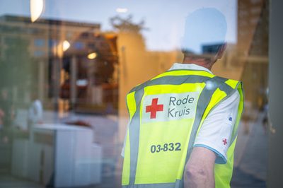 Achter de schermen van het ATLAS Theater in Emmen is door onbekende oorzaak een brand uitgebroken. Al snel blijkt de brand zich snel uit te breiden en zijn er meerdere (ernstig) gewonden. De zaal zat tijdens het uitbreken van de brand vol, waardoor de ambulancedienst, politie, brandweer en het Rode Kruis intensief hebben moeten samenwerken. In deze oefening werd door de diensten de samenwerking geoefend, om beter voor bereid te zijn op een echt incident.